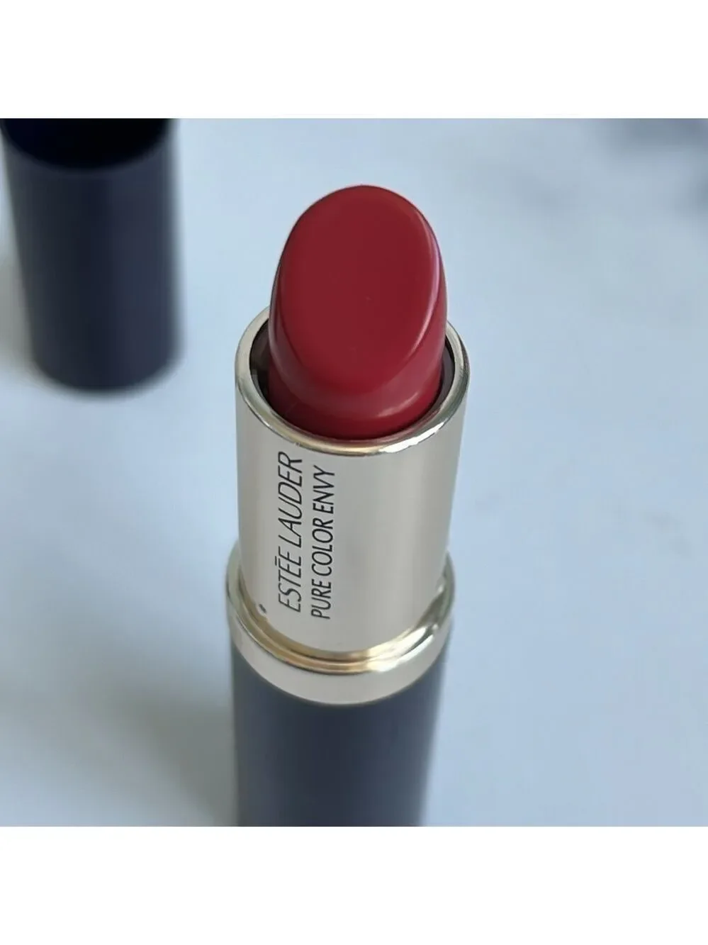 Set of Two Este Lauder Pure Color Lipsticks Rebellious Rose and Tumultuous Pink